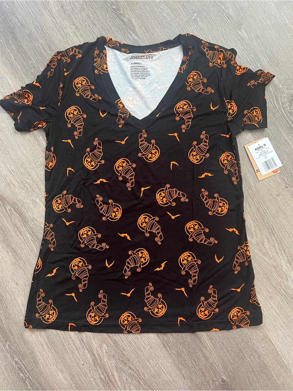 Halloween Black and Orange Pumpkin Witch Bats T-Shirt by Jollidays Women’s XS